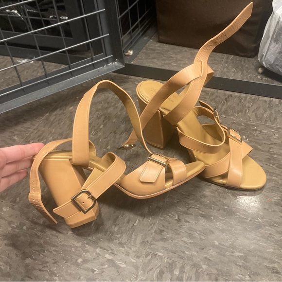 Brooks brothers heel - Picture 3 of 7